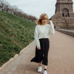 Midi-Röcke, die kleinen Frauen schmeicheln: Styling-Tricks für eine längere Silhouette