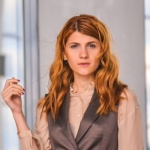 Stilvoll im Büro – elegante Outfits ganz ohne High Heels