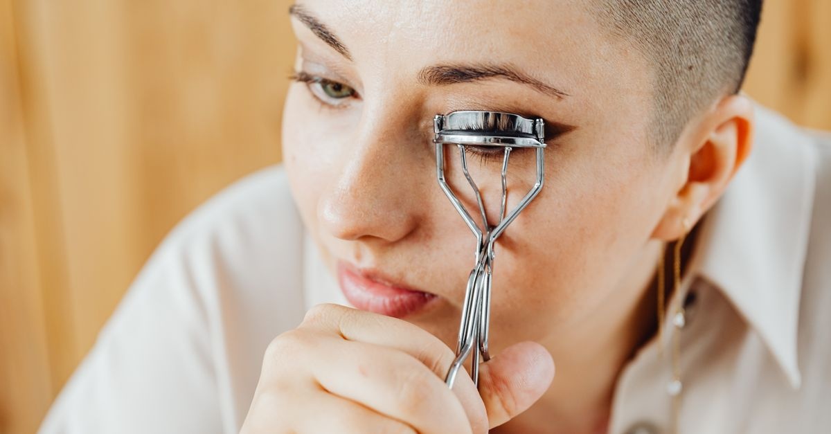 Saubere Wimpernzange, schöner Schwung: So reinigst du dein Beauty-Tool hygienisch und richtig
