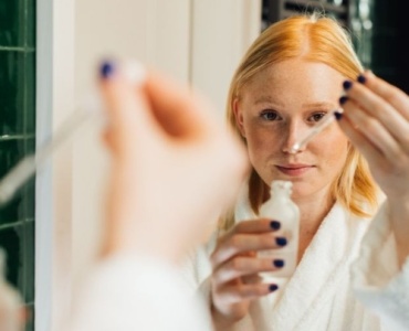 Niacinamid in der Hautpflege: Morgens für Glow oder abends für Regeneration?