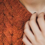 Kratzt dein Wollpullover? 9 einfache Tricks für sofortigen Kuschelkomfort