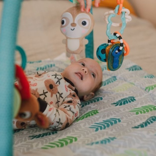 Sanftes Spielen mit Baby: Reizarme Ideen für entspannte Entdeckungsmomente