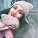 Mützenwetter ohne Haar-Drama: So bleibt deine Frisur den ganzen Tag in Form