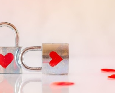 Geborgenheit statt Zweifel: Wie du Vertrauen und Sicherheit in deiner Beziehung aufbaust