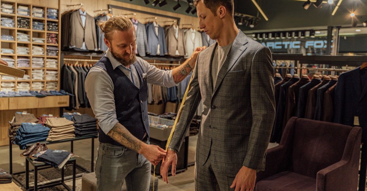 Perfekter Sitz garantiert: So erkennst du die ideale Schulternaht beim Blazer