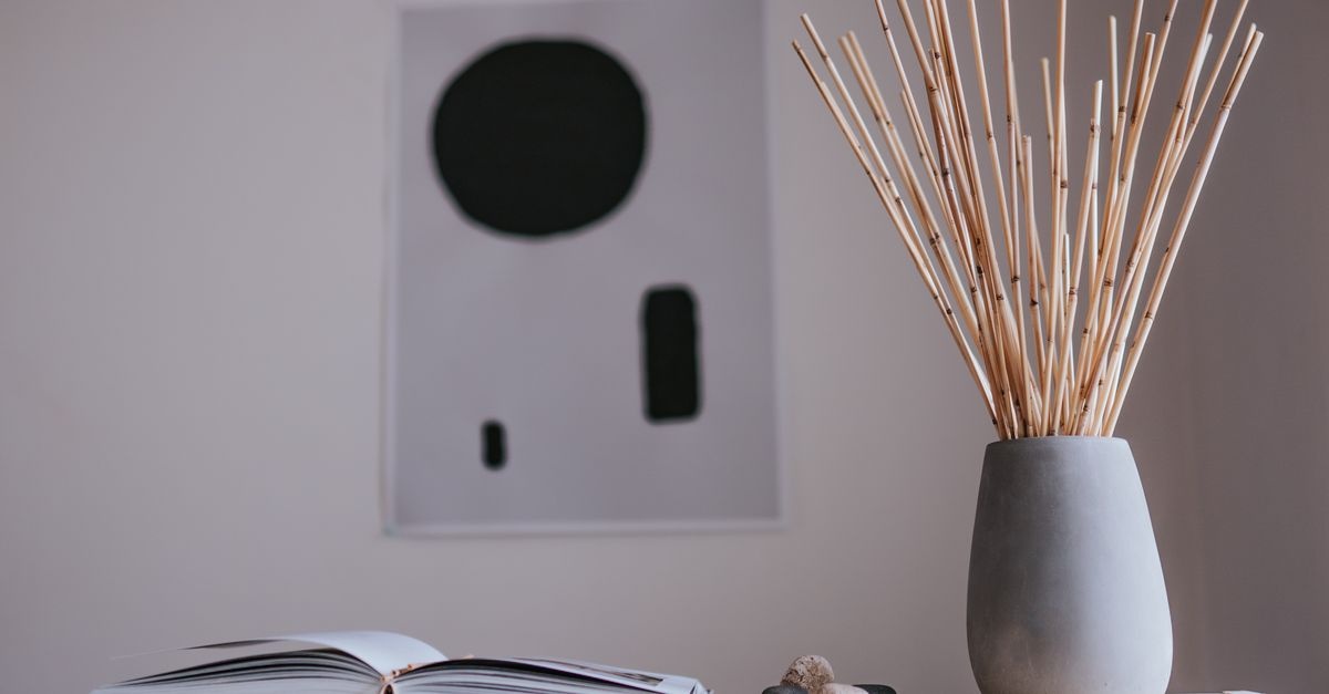 Weniger Dinge, mehr Wärme: So gelingt gemütliches Wohnen im minimalistischen Stil